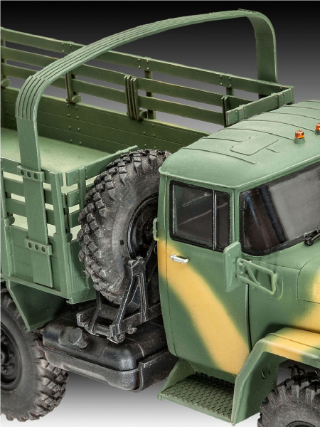 03245 Revell Грузовой автомобиль Z&L-131(1:35)