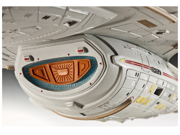 04801 Revell Звездолёт Звёздного Флота Voyager (1:670)