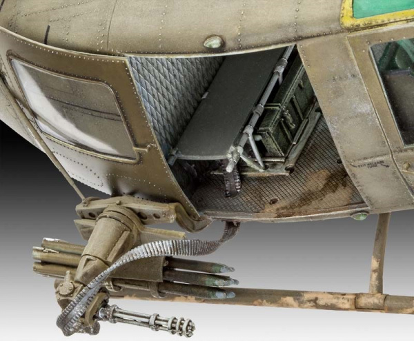 04960 Revell Вертолет Bell UH-1C (1:35)
