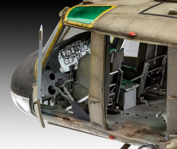 04960 Revell Вертолет Bell UH-1C (1:35)