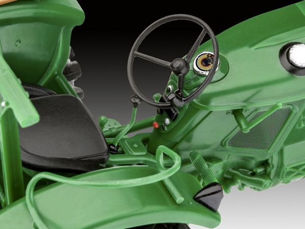 67821 Revell Подарочный набор с моделью трактора Deutz D30 (1:24)