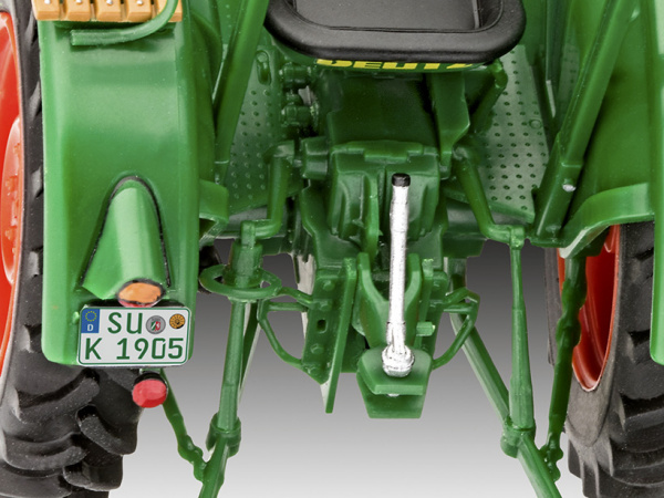 67821 Revell Подарочный набор с моделью трактора Deutz D30 (1:24)